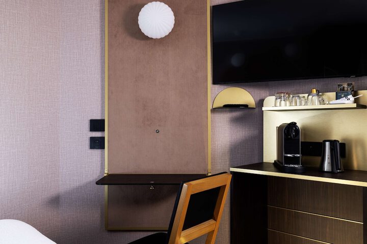 Room 64 of 103