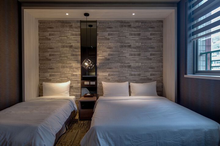 Room 27 of 203
