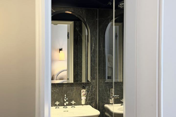 Room 46 of 85