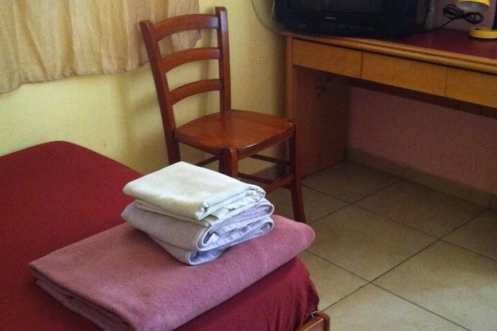 Room 10 of 19