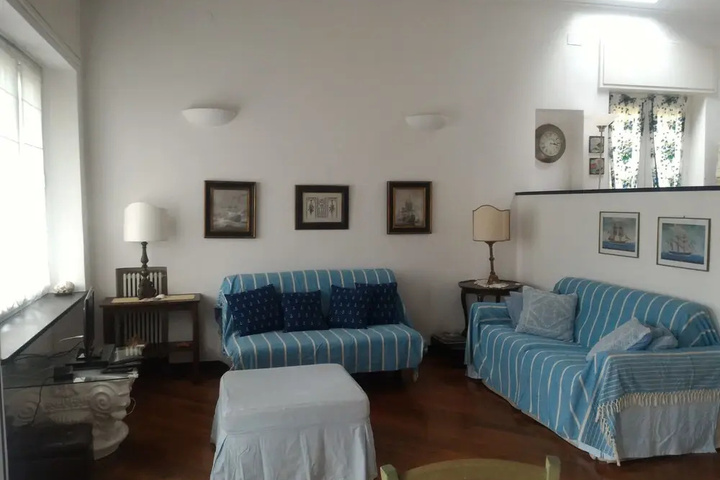 Room 3 of 9