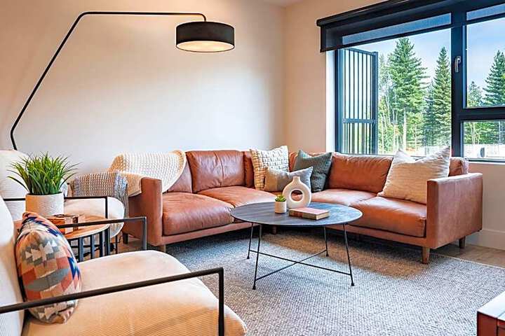 Huckin Harry's by Revelstoke Vacations
