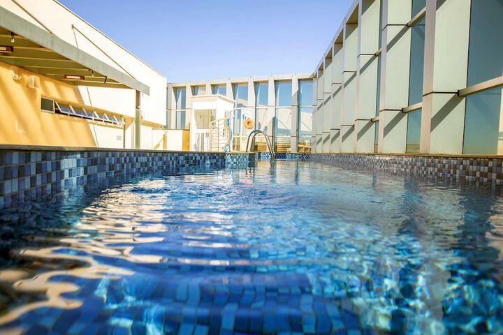 Pool 43 of 75