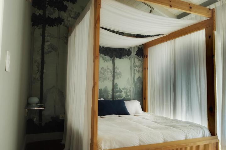 Room 9 of 12