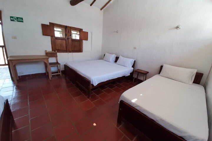 Room 6 of 8