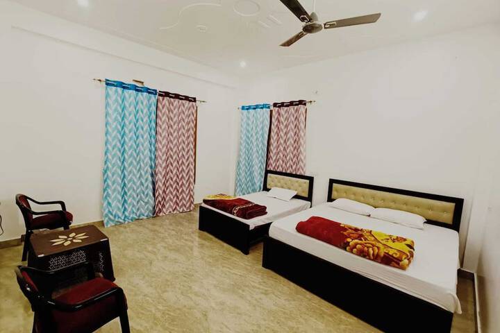 Room 5 of 8
