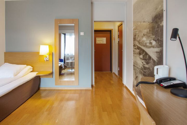 Room 10 of 81