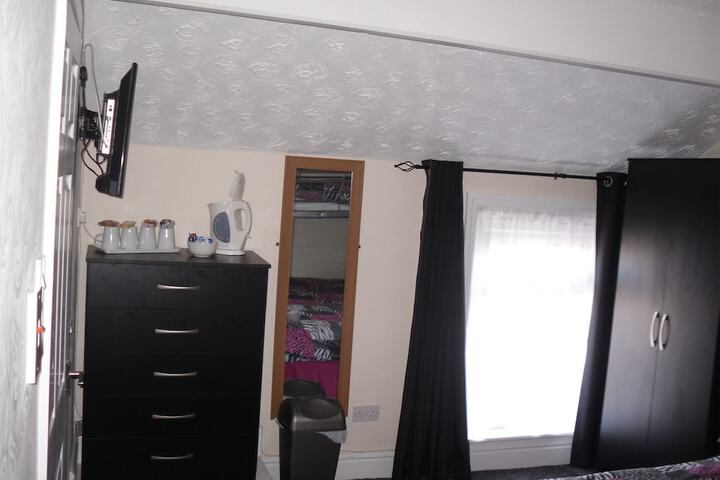 Room 27 of 87