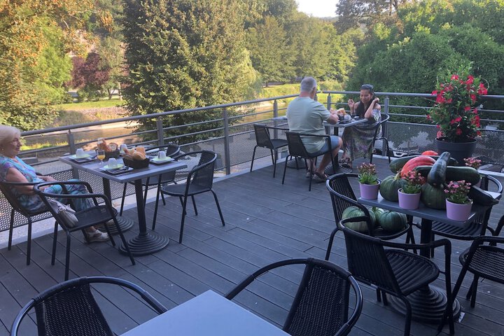 Dining 20 of 29