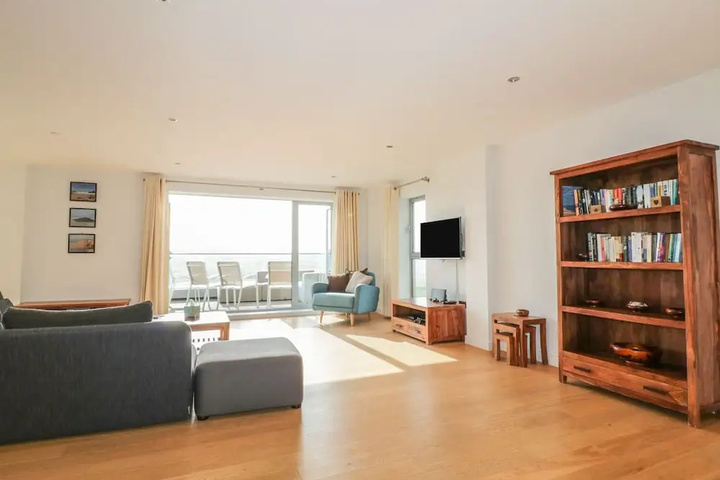 Room 2 of 18