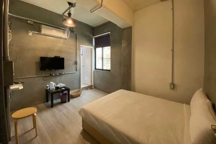 Room 5 of 6