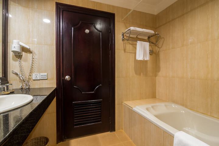 Room 42 of 90