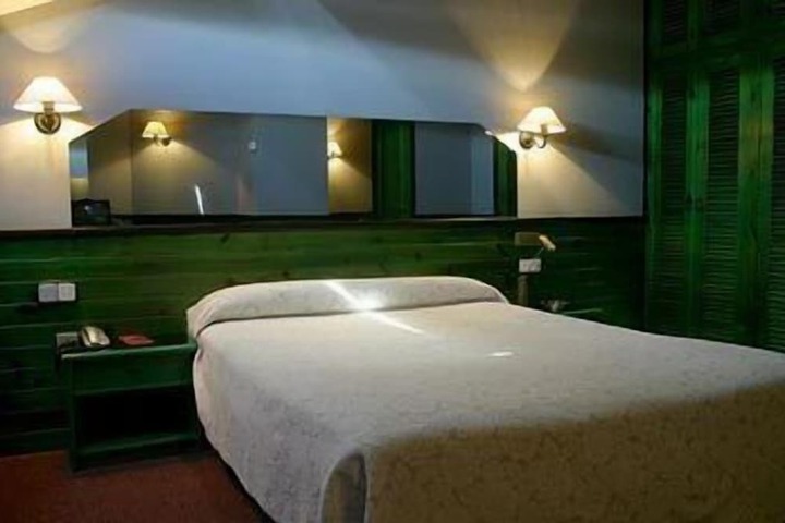 Room 7 of 11