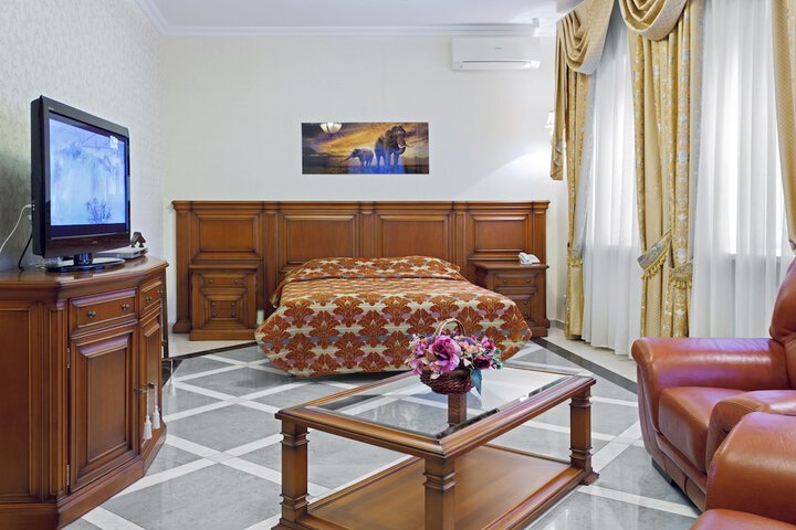 Room 8 of 113