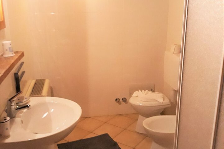 Room 21 of 36