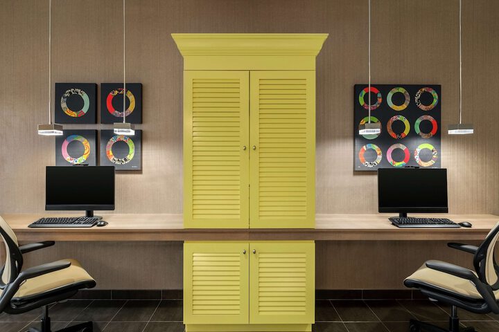 Business Center 24 of 28