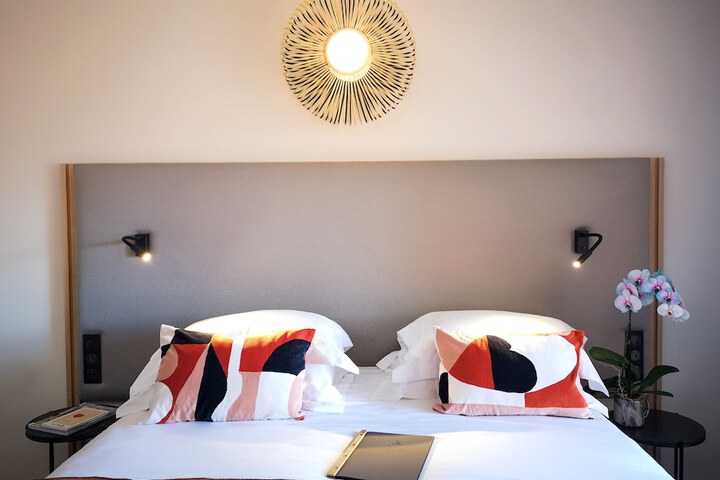 Room 3 of 84