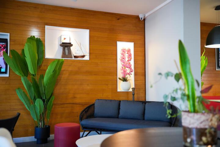 Guest Lobby