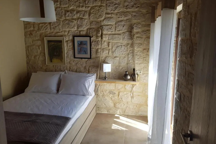Room 2 of 11