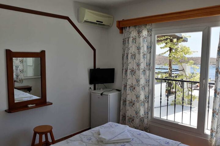 Room 5 of 11