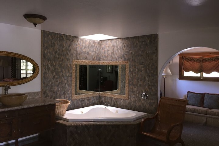 Deep soaking bathtub
