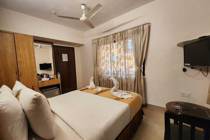 Room 15 of 48