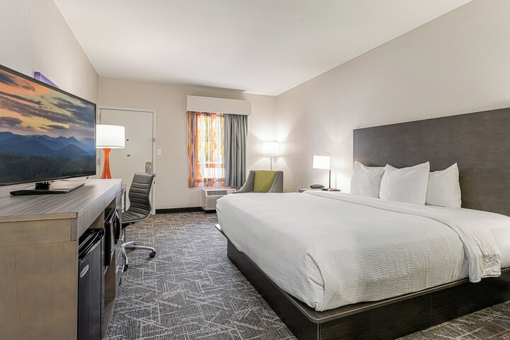 1 King Bed (9 of 9)