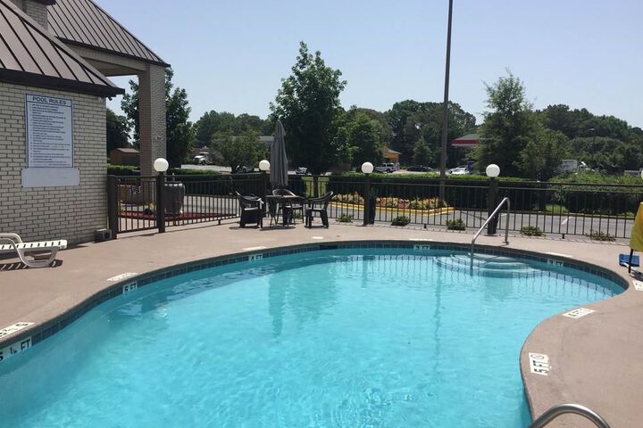 Pool 10 of 11