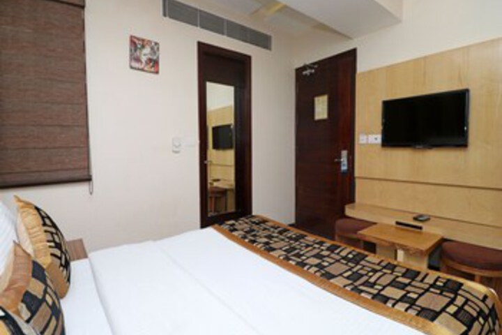 Room 9 of 24