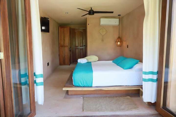 Room 6 of 40