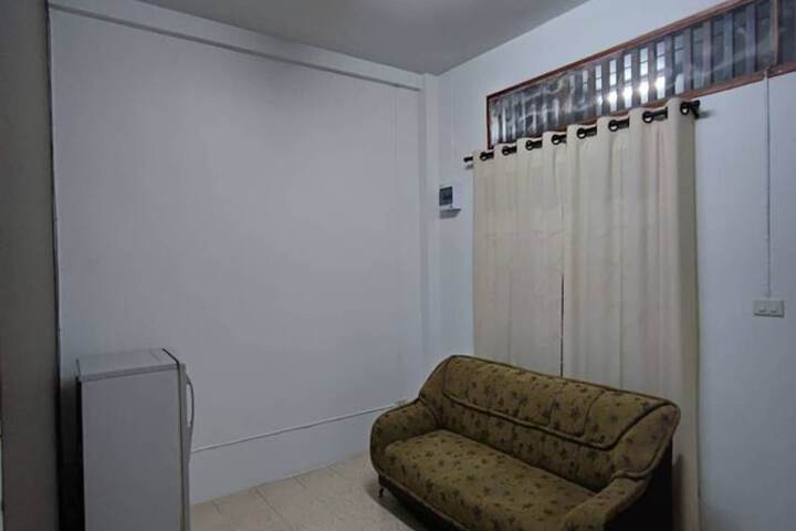Room 4 of 40