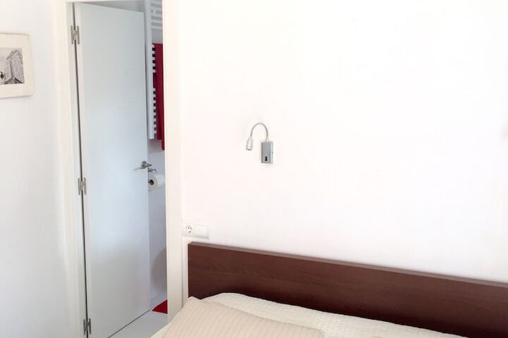 Room 6 of 23
