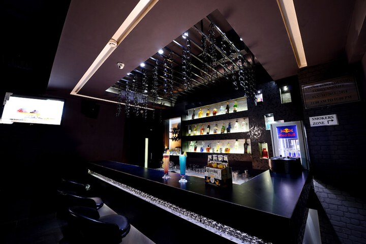 Lounge 48 of 65