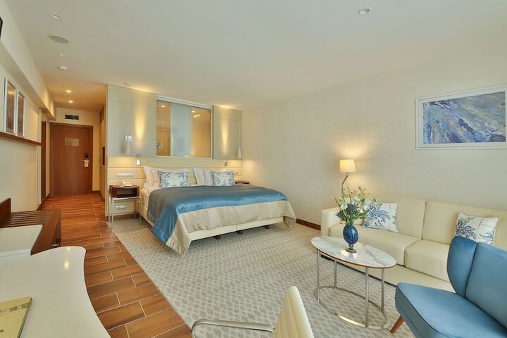 Room 8 of 36