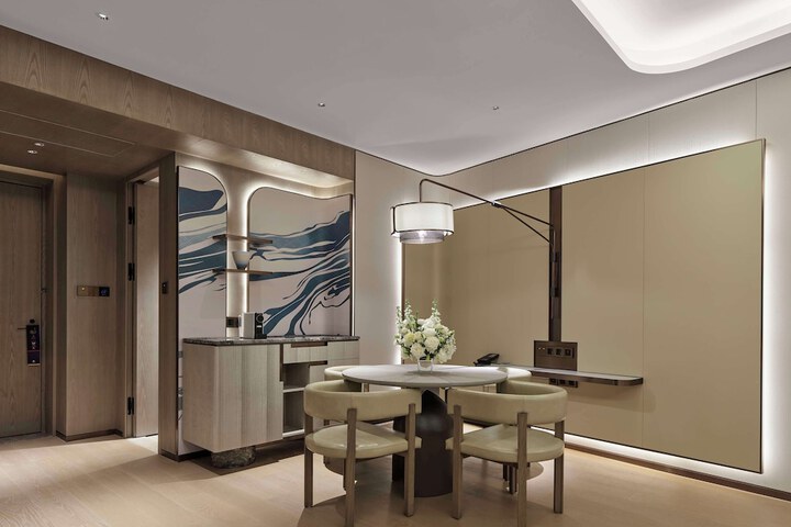 Room 10 of 90