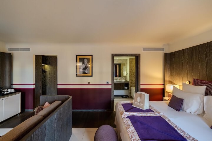 Room 30 of 108