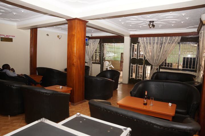 Lounge 50 of 72