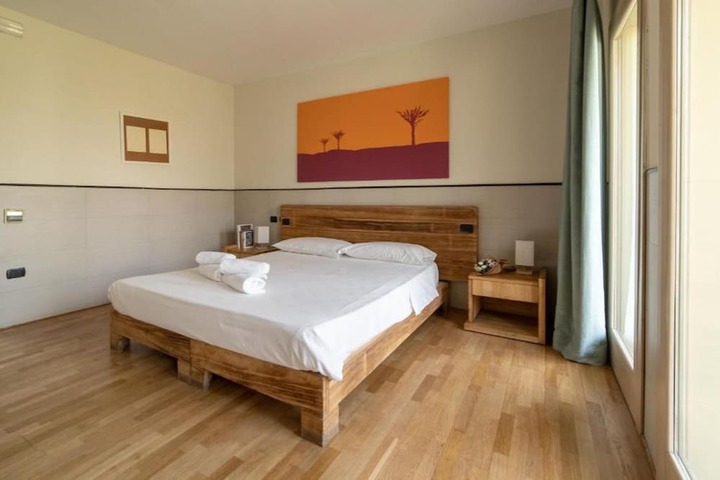 Room 10 of 46