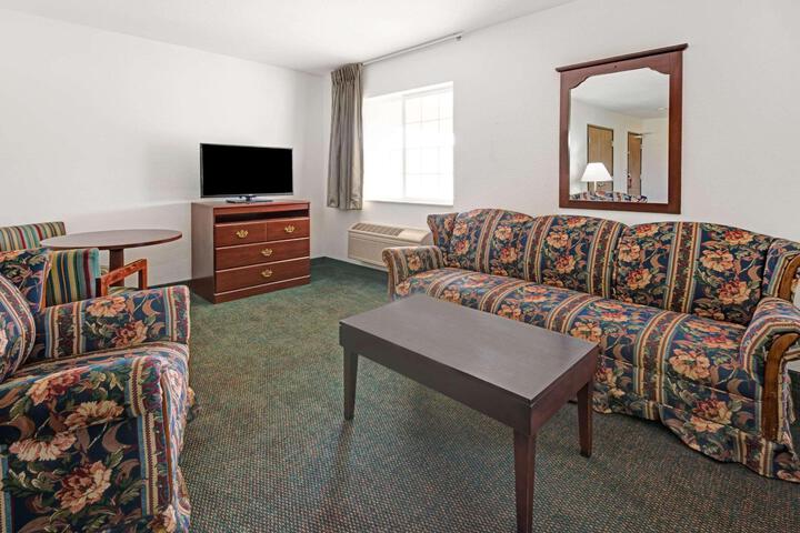 1 King Bed (5 of 12)
