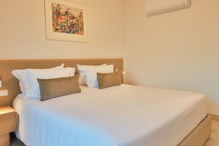 Room 6 of 53