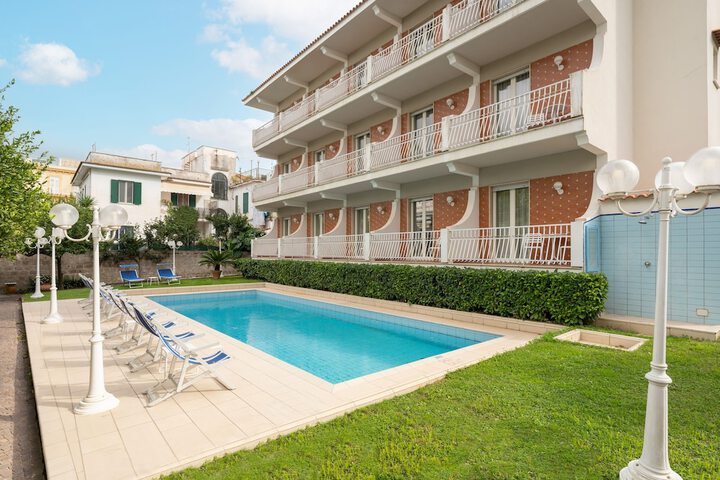 Pools & Facilities