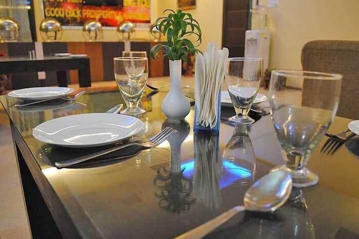 Dining 31 of 41
