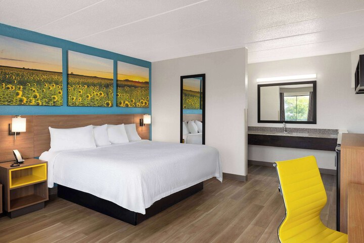 1 King Bed (19 of 19)