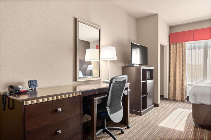 1 King Bed Suite (6 of 7)