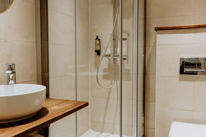 Room 53 of 83