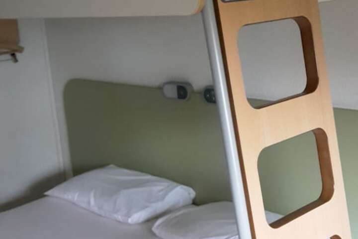 Room 9 of 34