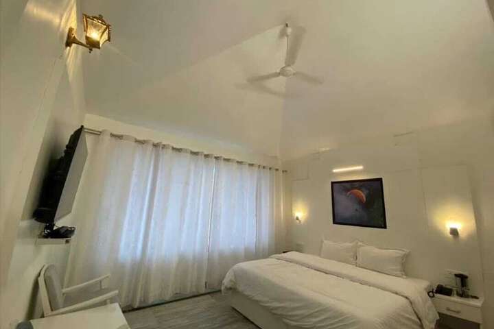 Room 11 of 22