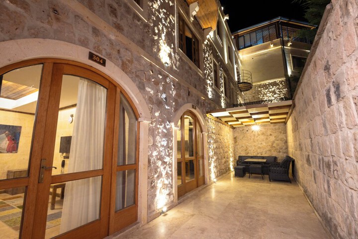 Hotel Exterior 77 of 90