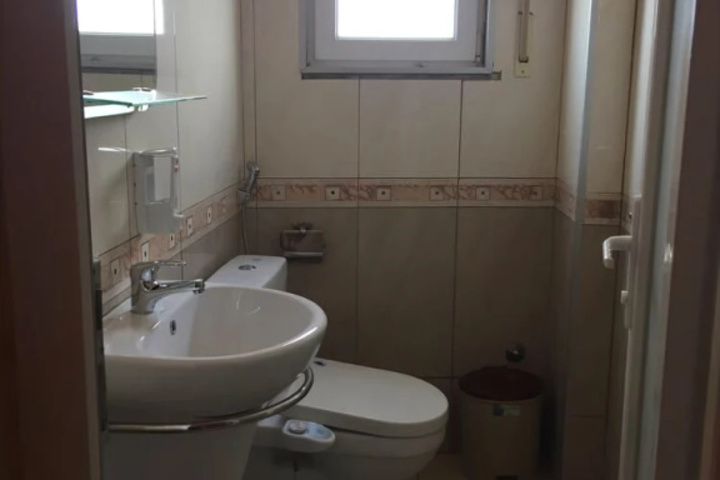 Room 9 of 11