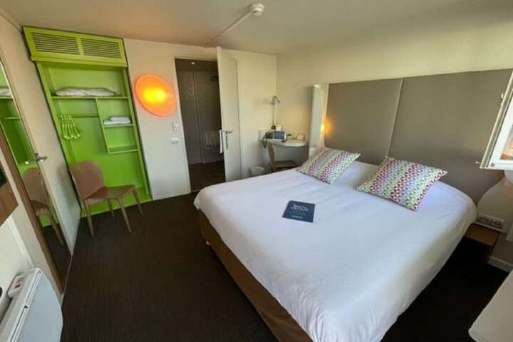 Room 13 of 65